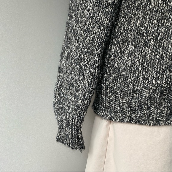 Theory V-Neck Wool Blend Gray Sweater - M - Picture 9 of 12